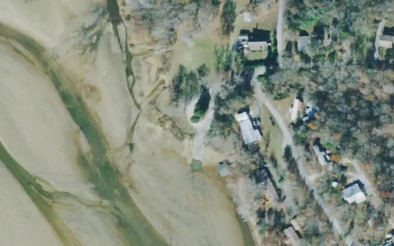 Aerial photo of the area around Beaver Dam State Ramp, Benton County