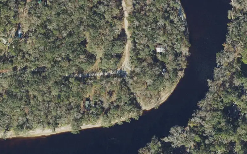 Aerial photo of the area around Boundary Bend Public Boat Ramp, Madison County