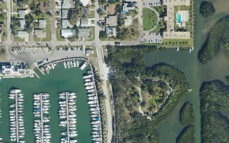 Aerial photo of the area around Clam Bayou Nature Park - Miriam Street Paddlecraft Launch, Pinellas County