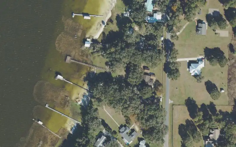 Aerial photo of the area around Kiwanis Beach at Albright Park Hand Launch, Marion County