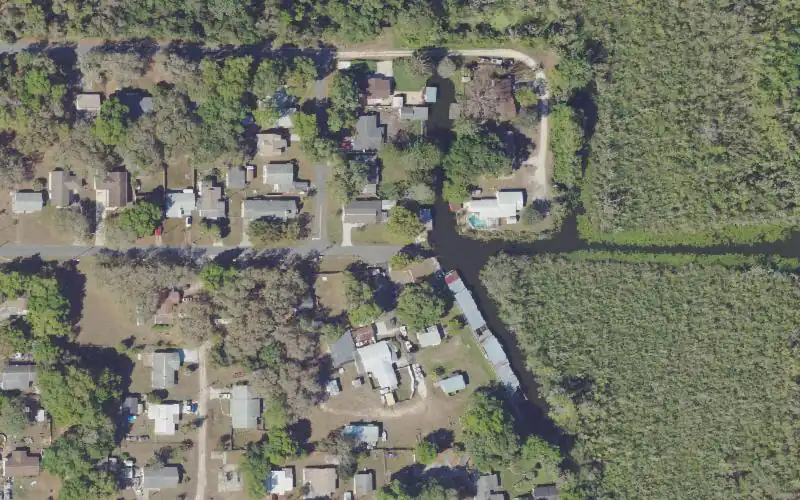 Aerial photo of the area around Lake Griffin Marina, Lake County
