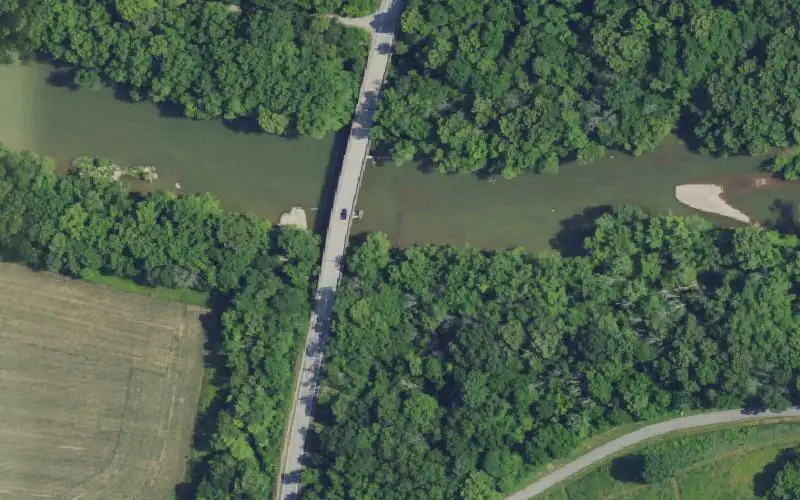 Aerial photo of the area around Neatsville Bridge, Adair County