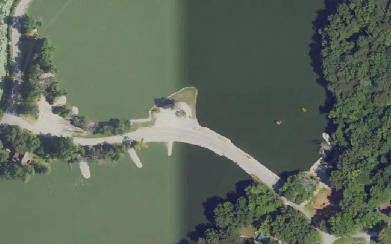 Aerial photo of the area around Old Kingfisher Lake, Daviess County