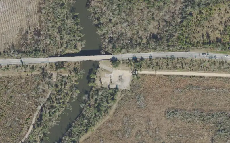 Aerial photo of the area around Peacock Bridge Public Boat Ramp, Jackson County