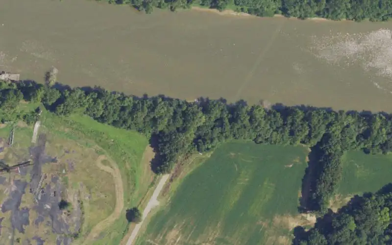 Aerial photo of the area around Wrightsburg Landing, Webster County